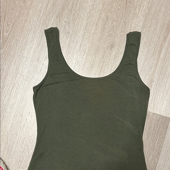 Heart & Hips Olive Green Sleeveless Dress - Picture 3 of 5